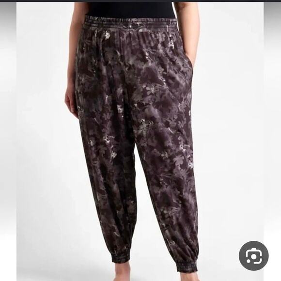 Athleta Jogger Size 22 Savannah Floral Gray NWOT - Picture 2 of 13